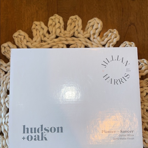 Planter+Saucer from Hudson+Oak! Color Ouster White Semi Matte Finish,New In Box. - Picture 3 of 4